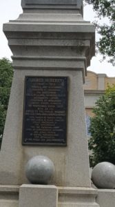 How this monument gives praise to a public servant.